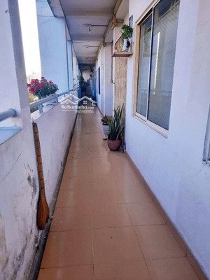 cần bán chung cư bùi minh trực p5 q8 dt: 44,3m2, 1pn, 1wc,giá 2.1 tỷ thương lượng. lh 