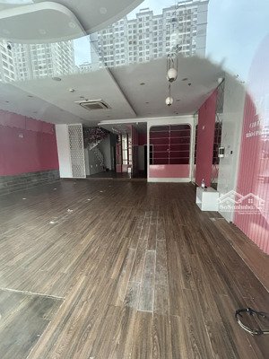 cho thuê nhà mặt phố hàng lược 40 triệu vnd, 175 m2, mặt tiền 4,5m gần ngã 4
