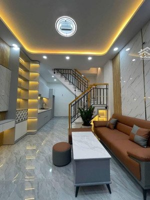 bán nhà quận 7 - đường tân mỹ - đh tài chính marketing chỉ với nhỉnh 4 tỷ có sổ hồng riêng