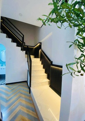 hạ 600 triệu giá mới còn 9.9 tỷ. hẻm xe hơi vào nhà - mặt tiền thụt - sổ vuông a4 - siêu ngon luô