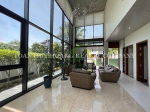 hoa phượng 2 - khoảng lặng đắt giá giữa lòng "làng châu âu" euro village 1