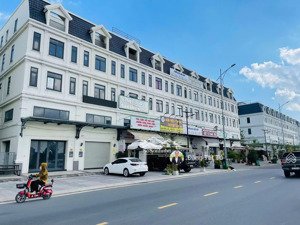 shophous mặt tiền song hành lakeview city cần bán nhanh giá 25.5 tỷ thương lượng khách thiện chí.