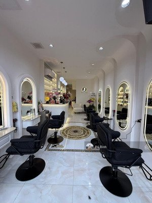 cho thuê nhà 3 tầng mặt tiền: phan đăng lưu - 3pn - 2wc