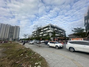 alo giang vũ - bán cặp thường, cặp kẹp vệt cây xanh - đối diện fpt complex, fpt 3,4 quãng trường