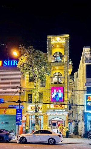 bán nhà 4 tầng nội thất đẹp xịn sò mặt tiền đống đa trung tâm kinh doanh hải châu,đà nẵng.