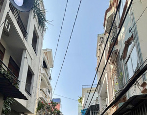 nhà đẹp ở ngay, pháp lý chuẩn, xe hơi đậu cửa, 70m2, chỉ 7 tỷ 2 đường lý phục man quận 7