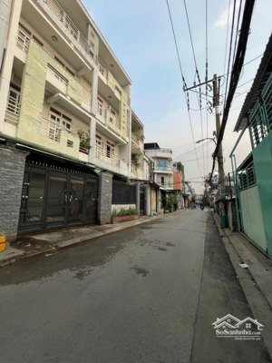 kế bên aeon tên lửa - nhà đẹp chính chủ - ngang gần 6m - có ôtô ngủ trong nhà - hơn 50m2 - nhỉnh 5