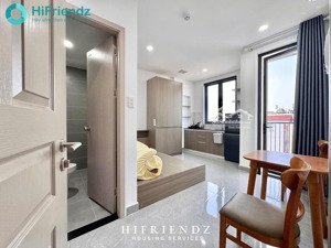 siêu phẩm studio full nội thất cao cấp ban công lớn ngay sát parc mall - hàng cực hiếm