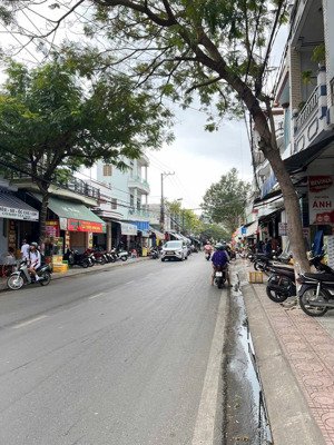 mặt tiền võ thị sáu đoạn kinh doanh sầm uất nhất nha trang . ngang 7.7m giá tốt