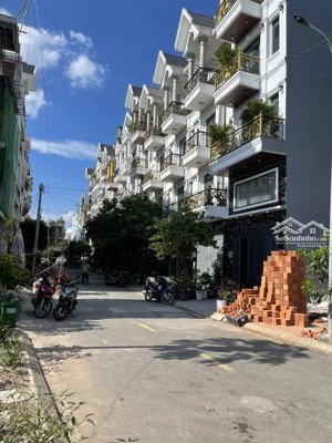 bán nhà 4 lầu đường nội bộ 12m có vỉa hè gần chợ cầu nguyễn văn quá, q12 hơn 6 tỷ xxx