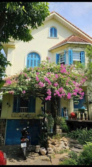 biệt thự 140 m 3 tầng vỉa hè đường ôtô tránh. giá 164 tr/m
phương thạch bàn long biên.