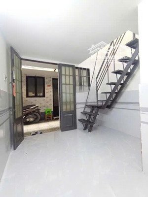 nhà đẹp, nhỏ xinh ở đường ht43, 1 lầu, có balcon, thổ cư giá 698tr