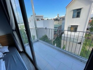 cho thuê phòng ban công thoáng ngay tại quận 2. cam kết ảnh thật giá thật