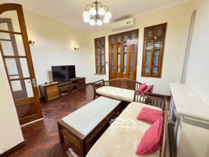 nhà phân lô trần quốc hoàn, ô tô tránh, kinh doanh 61m2 x 5 tầng. 