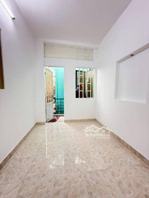 bán nhà gần him lam, 3tầng btct 4pn, 47,5m2 shr ko qh, nhỉnh 5tỷ