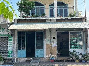 10 tỷ - nhà mặt tiền - 5pn - 2pc - kdchh - tiện ích đầy đủ