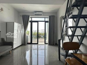 chính chủ cho thuê phòng gác cao thoáng co ban công gần hàng xanh