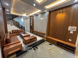 sát mặt phố oto đỗ ngay cổng - vị trí đắc địa trung tâm hbt - 40m2 x 5t nhỉnh 8tỷ có tl