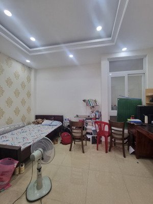 giá chỉ bán trước tết - công viên làng hoa - hẻm 8m - 4.3 x 18 - 5 tầng - 7.5 tỷ còn tl