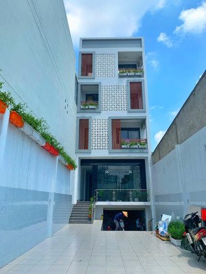 miễn phí tiền nhà tháng 2 ktx nam phòng 4 người ngay ngã tư thủ đức, vincom q9