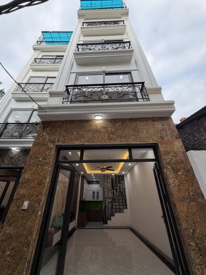 bán gấp nhà 30m2 giá 2tỷ800 ngõ ô tô cạnh nhà , không lỗi phong thủy thiết kế đẹp tiện ích tốt