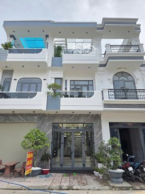 bán nhà mới 1t2l 4x17m hoàn công, đường d1 kdc lê phong bình chuẩn 1, full nội thất