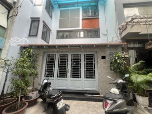 cho thuê nhà nguyên căn đường võ văn kiệt q5, chỉ cách mặt tiền 1 căn duy nhất