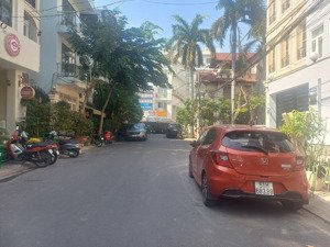 thật 100% rẻ hơn 30% 12x19m. 3 tầng cn: 220m².vuông hẻm 8m nguyễn văn trỗi. phú nhuận