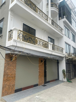 hơn 6 tỷ mua nhà long biên 6 tầng mới kinh cong - ô tô đỗ cửa - ngay sau nhà là công viên 31ha