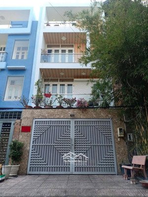 bán gấp căn nhà , đường nguyễn thái sơn,p5/gò vấp. 63m2(4m x 15m) giá 2 tỷ660. đối diện vincom