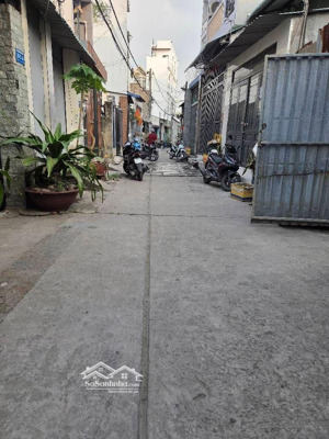 giá : 4 tỷ 950 ( tl ) nhà 2 tầng ( 82m2 ) ngang 4m, nở hậu 5m ngay lê đình cẩn, bình tân