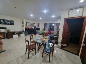 bán căn 125m2 sổ đỏ giá 94tr/m2. tòa hh1. tầng thấp.