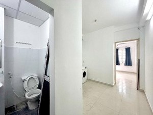siêu rẻ! cho thuê căn hộ 1pn tách bếp balcon 40m2 máy lạnh máy giặt ngay đồng nai đh bk big c q10