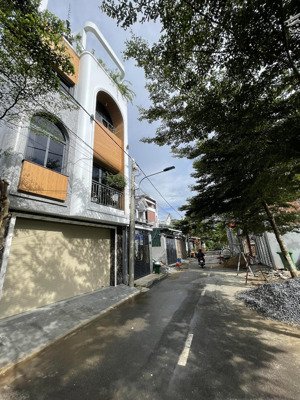 1 lô biệt thự siêu vip khu b duy nhất 10x33 nở hậu 17,8 view sông cỏ may toàn cảnh