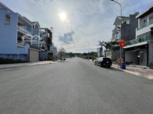 bán gấp nhà 2 lầu | kdc sát làng đại học | đông hòa dĩ an | dt 125m | mt 24m | 6,5ty