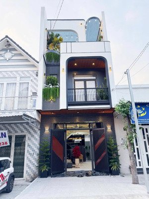 nhà ngộp! đường huỳnh văn bánh, p14/ q phú nhuận.62m2( ngang 4m) giá 3.5 tỷ . đang cho thuê 20tr/t