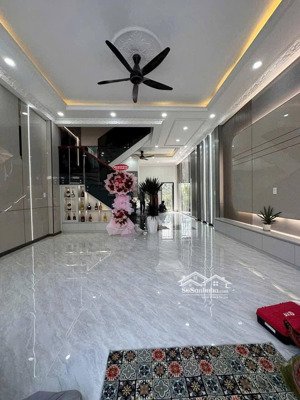 giảm mạnh, bán nhà 68m2/2tỷ4 nguyễn đình chiểu, p5, q3. gần công viên tao đàn, xây 3 tầng