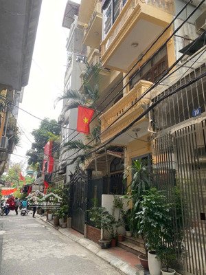 con học gần nhà cha mẹ đỡ đưa đón mỗi ngày