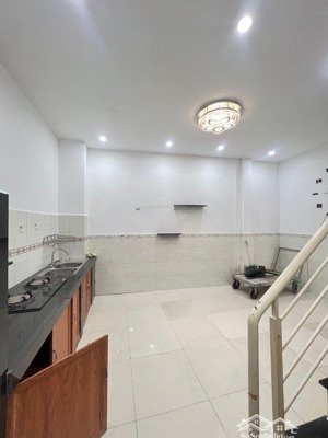 nhà đẹp đón tết-xe hơi đỗ cửa-bùi đình tuý-bình thạnh nhưng ngay cạnh quận 1 23m2 - trệt + 2 lầu