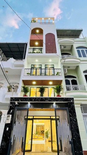 nhà đẹp 47m² kỳ đồng, q3 gần bv tai mũi họng. giá 8 tỷ 150, xây 1 trệt 3 lầu. sổ sẵn, hẻm 6m