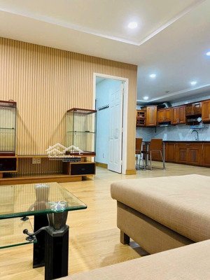 chung cư 590 cmt8, quận 3: 100m2, 3p ngủ, 15triệu, ban công