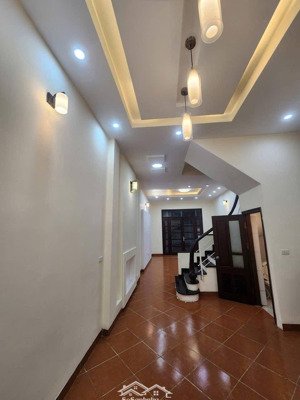 bán nhà 5tầng phố la thành cách phố 100m cách ôtô 50m - ngõ trước nhà rộng thoáng - ở hoặc cho thuê