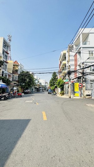 cho thuê nhà 3 phòng ngủ hẻm xe hơi 209 tôn thất thuyết quận 4