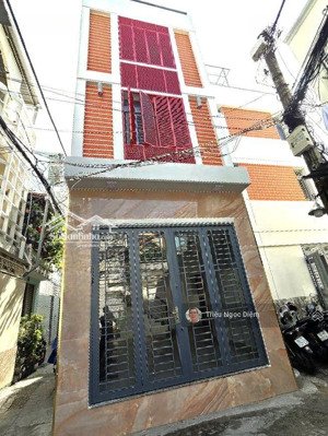 giảm sốc 500 triệu chỉ 9.8 tỷ nhà mới đẹp ở ngay trung tâm phú nhuận gấp bán đi định cư.