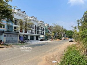 cần bán nhà mới xây, view công viên, đường mt20m, thuận tiện kinh doanh, cho thuê văn phòng