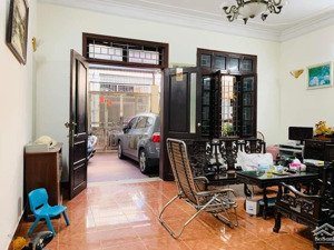 7,6 tỷ - ô tô đỗ cửa, 15m ra mặt phố, dt 35m2, mt 4,2m, gần hồ, dân xây qh ổn định