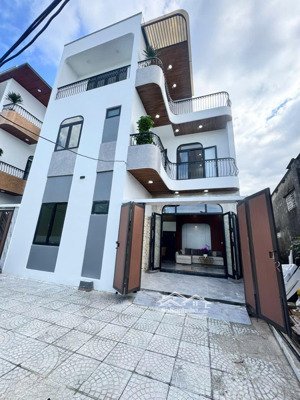 nhà 3 tầng 3 mê kiệt oto hoàng văn thái . - diện tích 61m2 ngang 8m hướng tây bắc ,