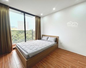 cho thuê gấp phòng tại hoàng quốc việt, có máy giặt riêng, cực thoáng!!!!