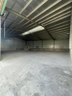 cho thuê xưởng 600m2 ( 500m2 xưởng, 100m2 bãi ) ql1a đối diện bệnh viện tỉnh bình thuận.