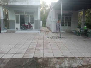 bán nhà + đất dt 12x40 có 2 căn nhà sẵn, trung tâm tt dầu tiếng giá 1,25 tỷ, thương lượng